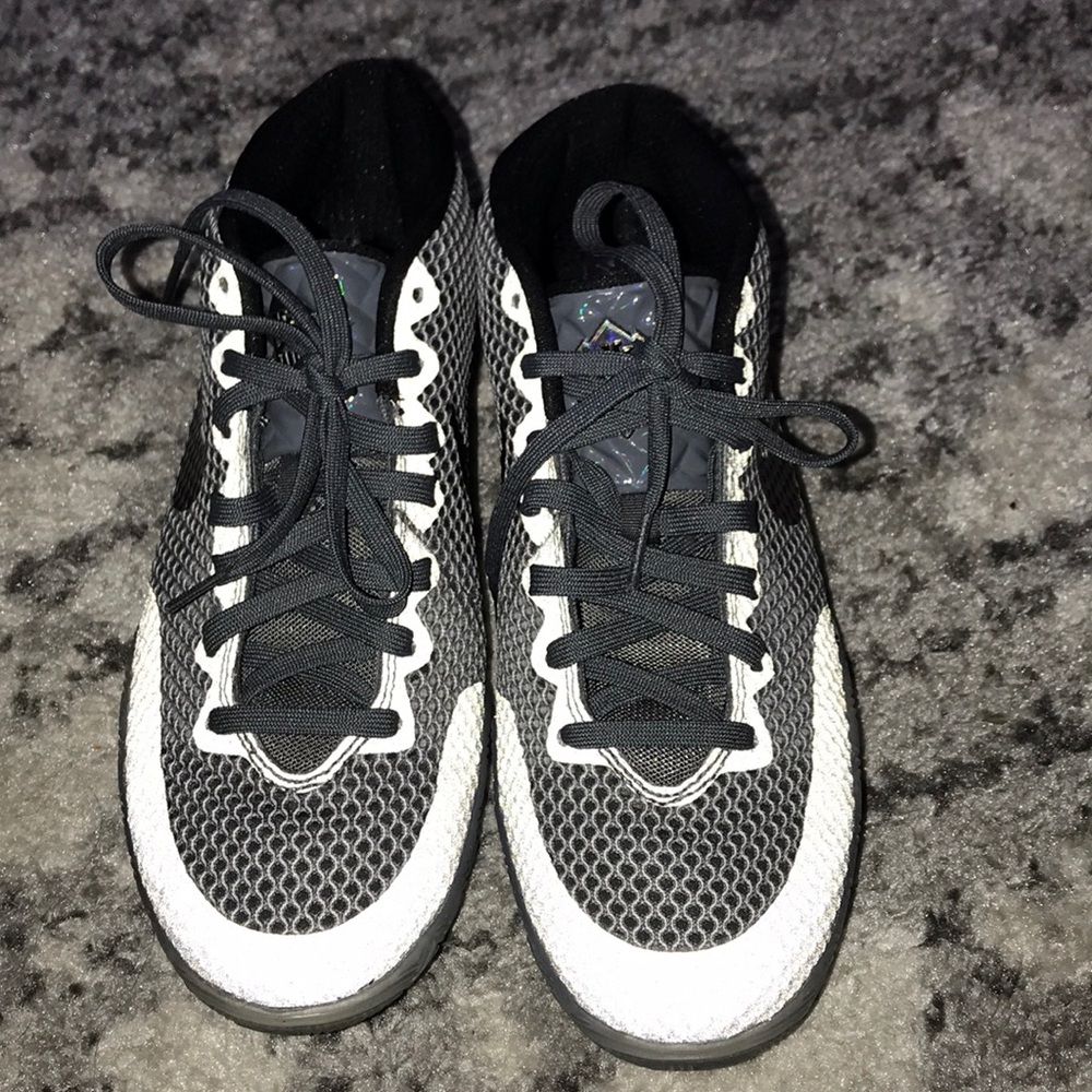 NIKE Kyries